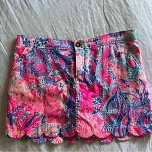 Lilly Pulitzer "Aquadesiac" Colette scalloped short pink and blue size 10